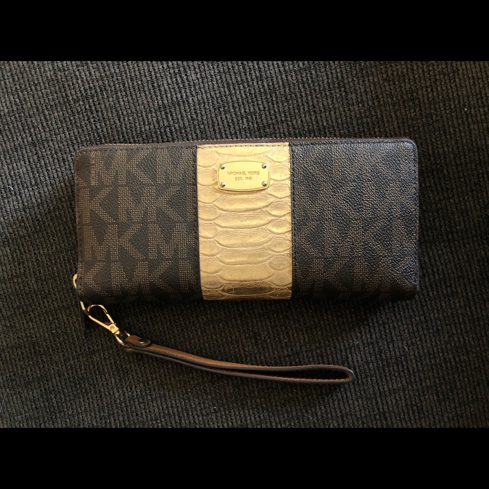 Michael Kors wallet wristlet